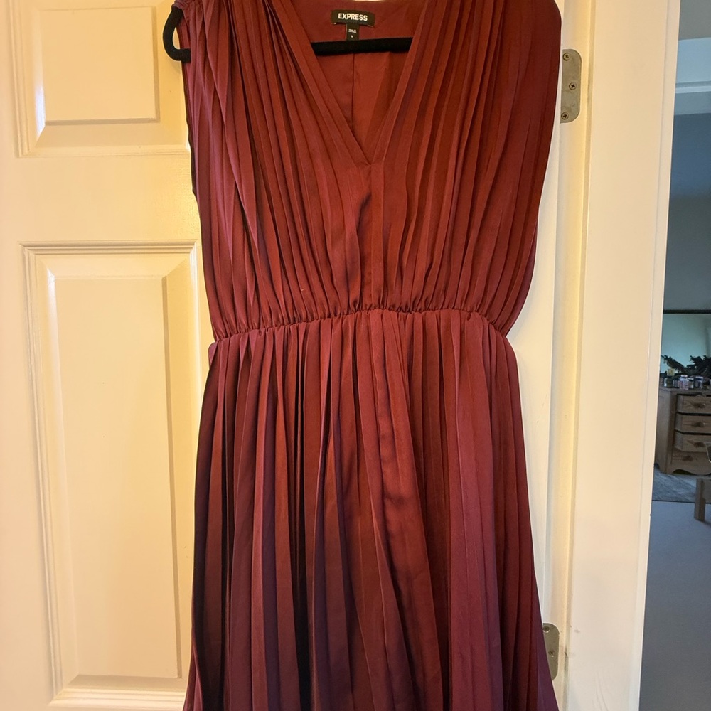 Express Women's Burgundy Pleated Midi Dress